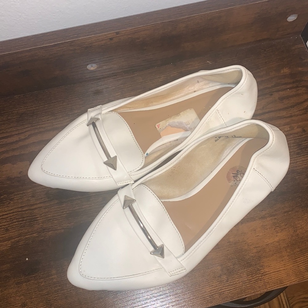 White shoes size 7.5